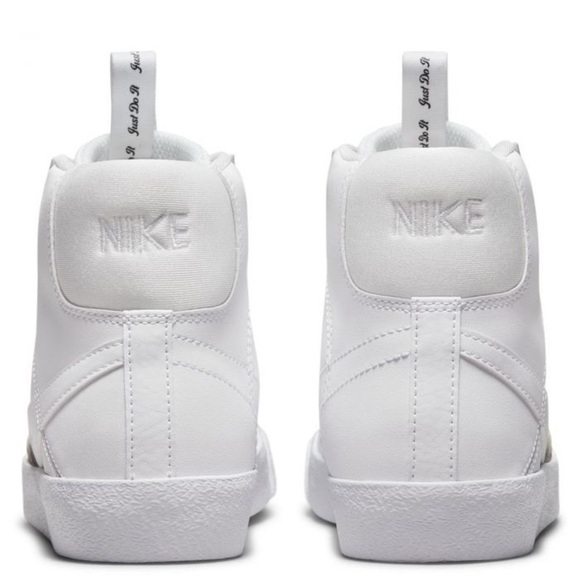 NWT NIKE BLAZER MID - Picture 3 of 11